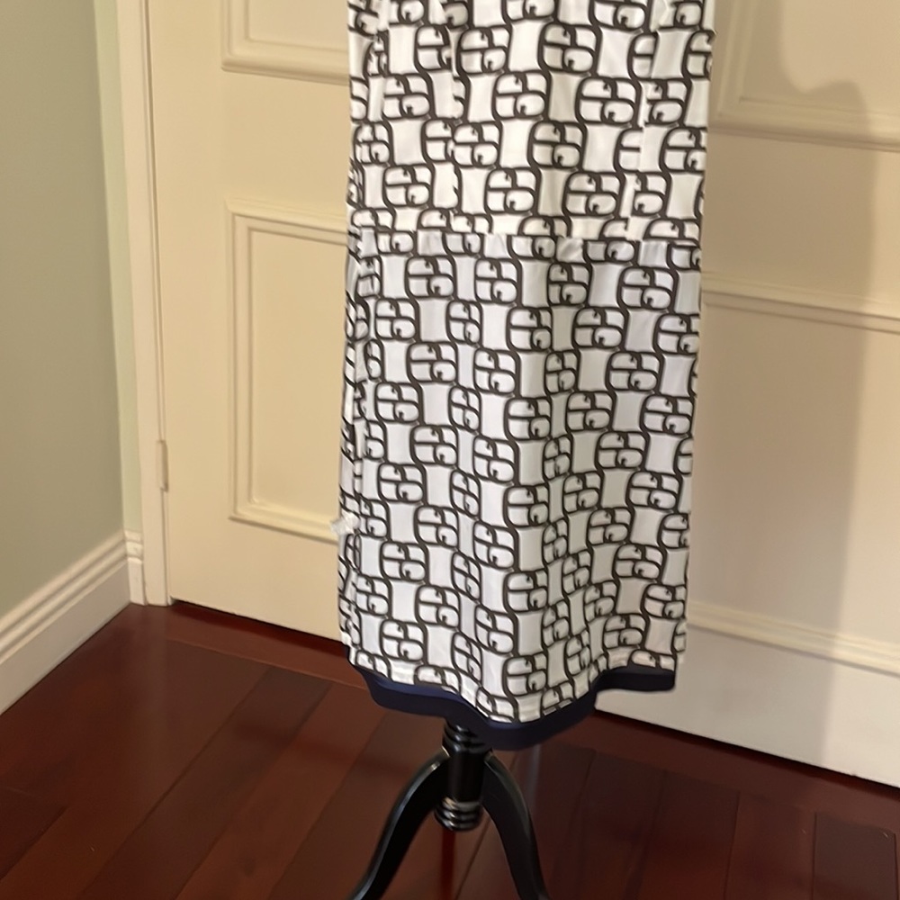Dress - Picture 7 of 8